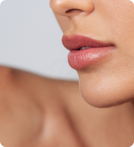 Close-up of lips and jawline – Louna Fillers with peptides for skin defense