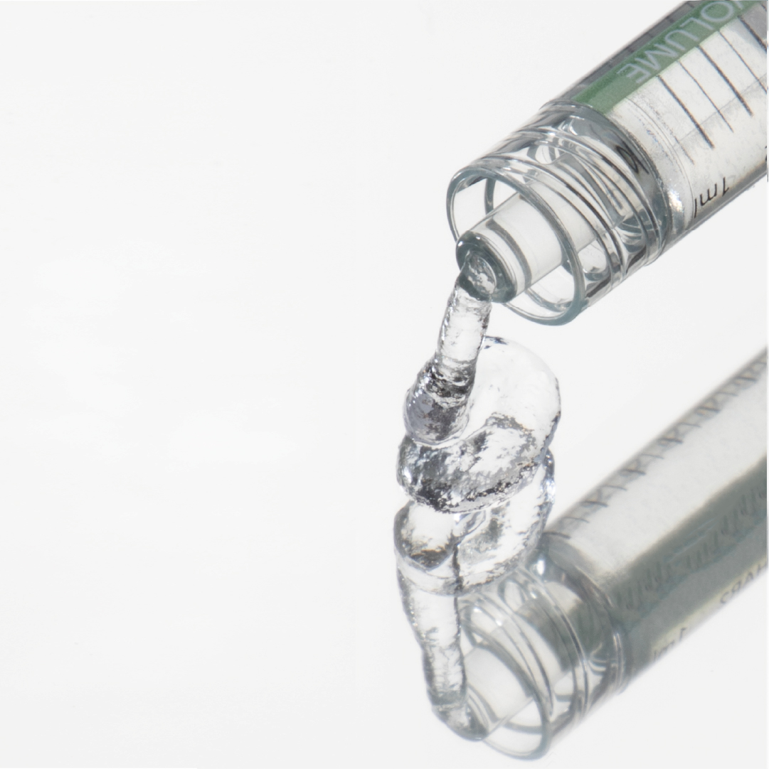 Shape & Volume dermal filler gel from LOUNA syringe close-up Volume Gel Application – LOUNA Fillers Syringe